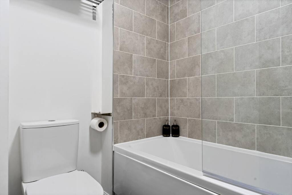 Luxury Birmingham City Centre Townhouse With Free Parking - Sleeps 4 - Perfect For Contractors, Business Travellers, Families And Other Groups - Near Bullring, Newstreet, Selfridges, Nec, Nia & Birmingham Airport Exterior photo