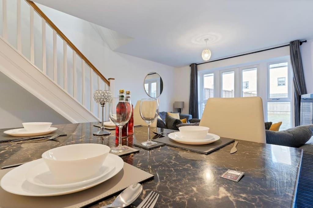 Luxury Birmingham City Centre Townhouse With Free Parking - Sleeps 4 - Perfect For Contractors, Business Travellers, Families And Other Groups - Near Bullring, Newstreet, Selfridges, Nec, Nia & Birmingham Airport Exterior photo